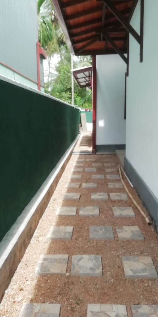 House for Sale in Kaduwela Wall