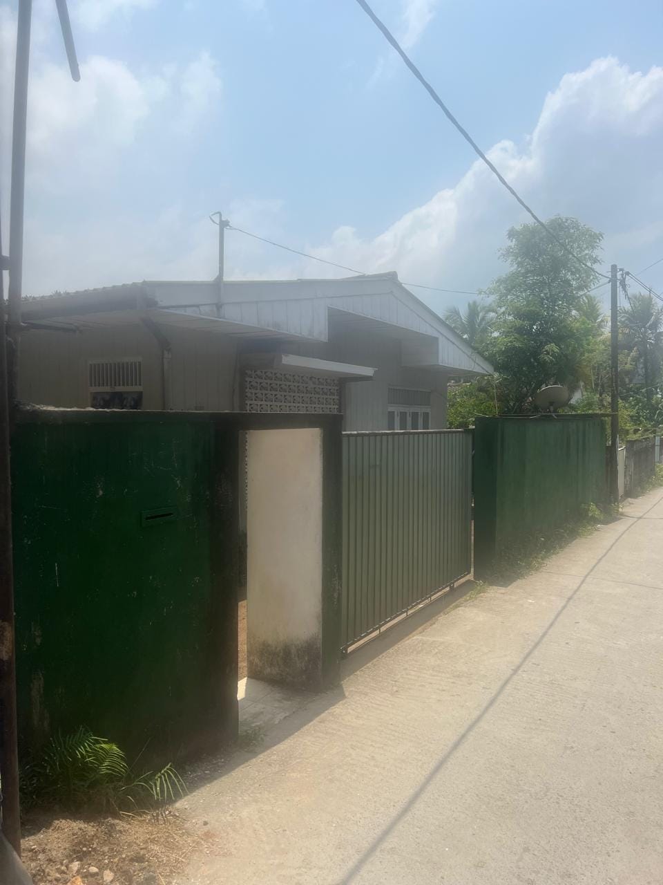 Ideal Land with Single Storey House for Sale in Kolonnawa
